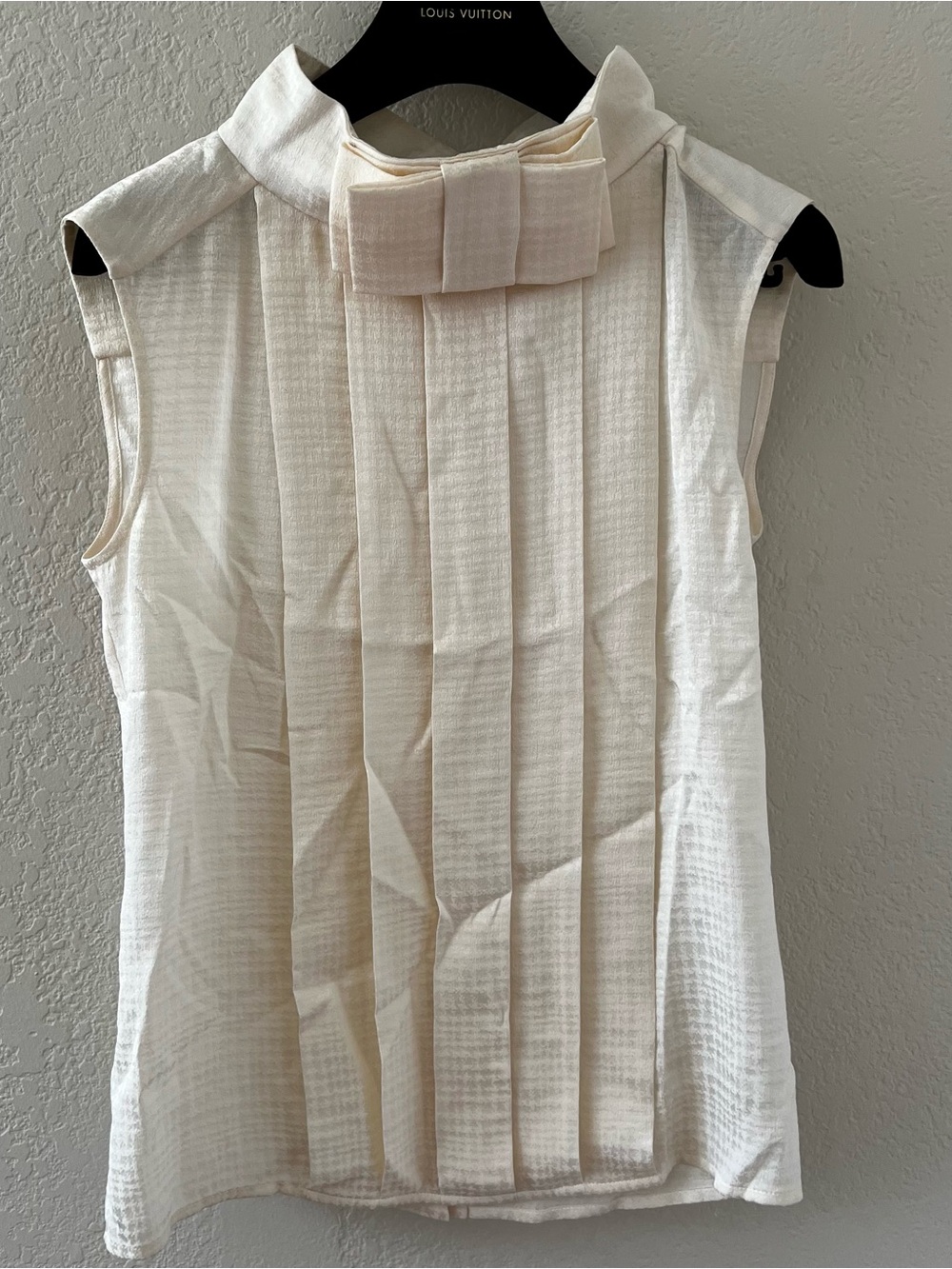 CHANEL Cream Pleated Bow-Neck Silk Sleeveless Blouse